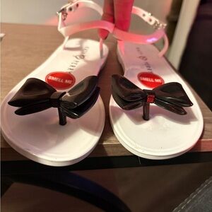Katy Perry Collections White Sandals with Black Bow